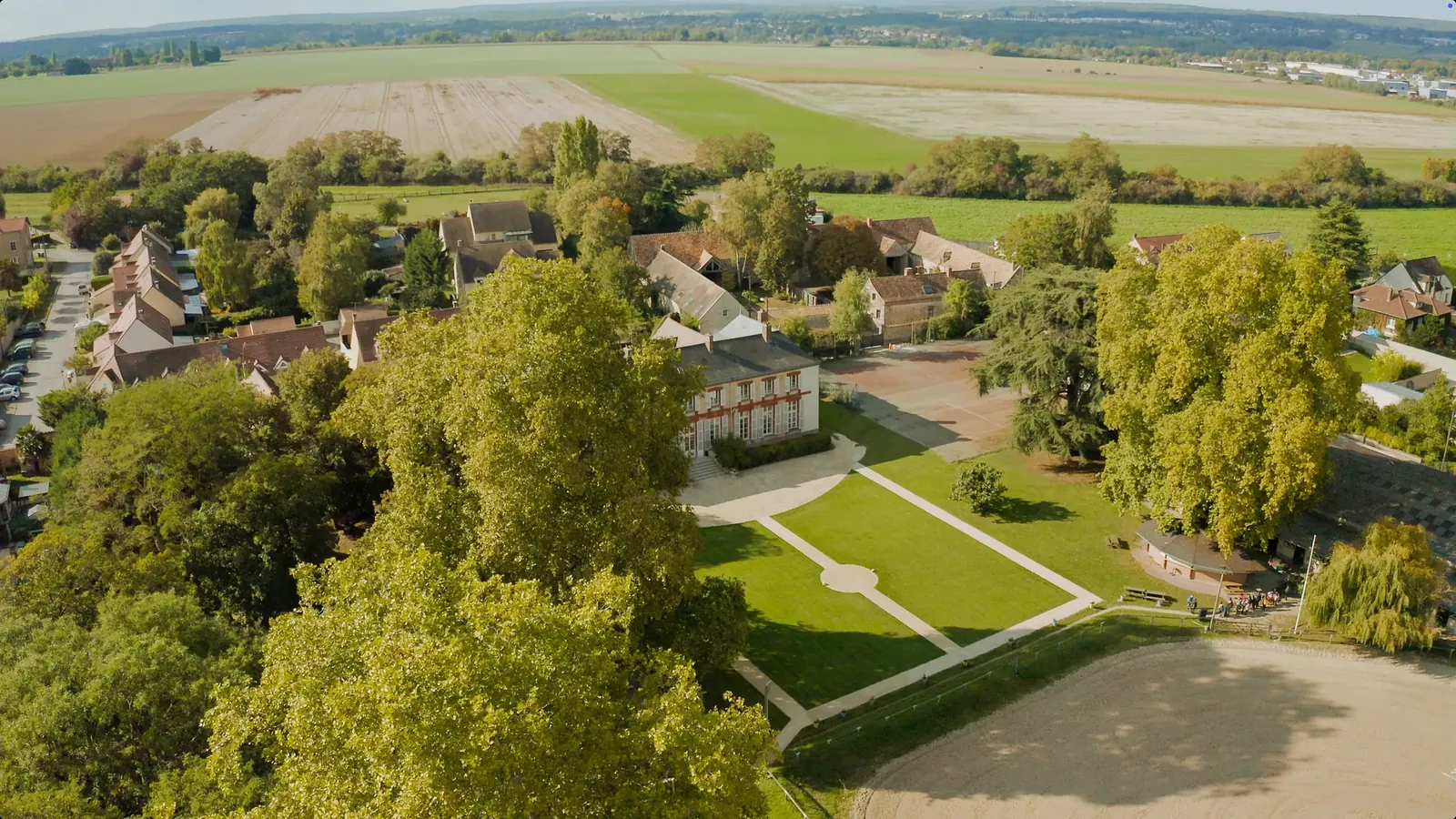 Vue aérienne du Domaine de l'Ardoise et son parc
