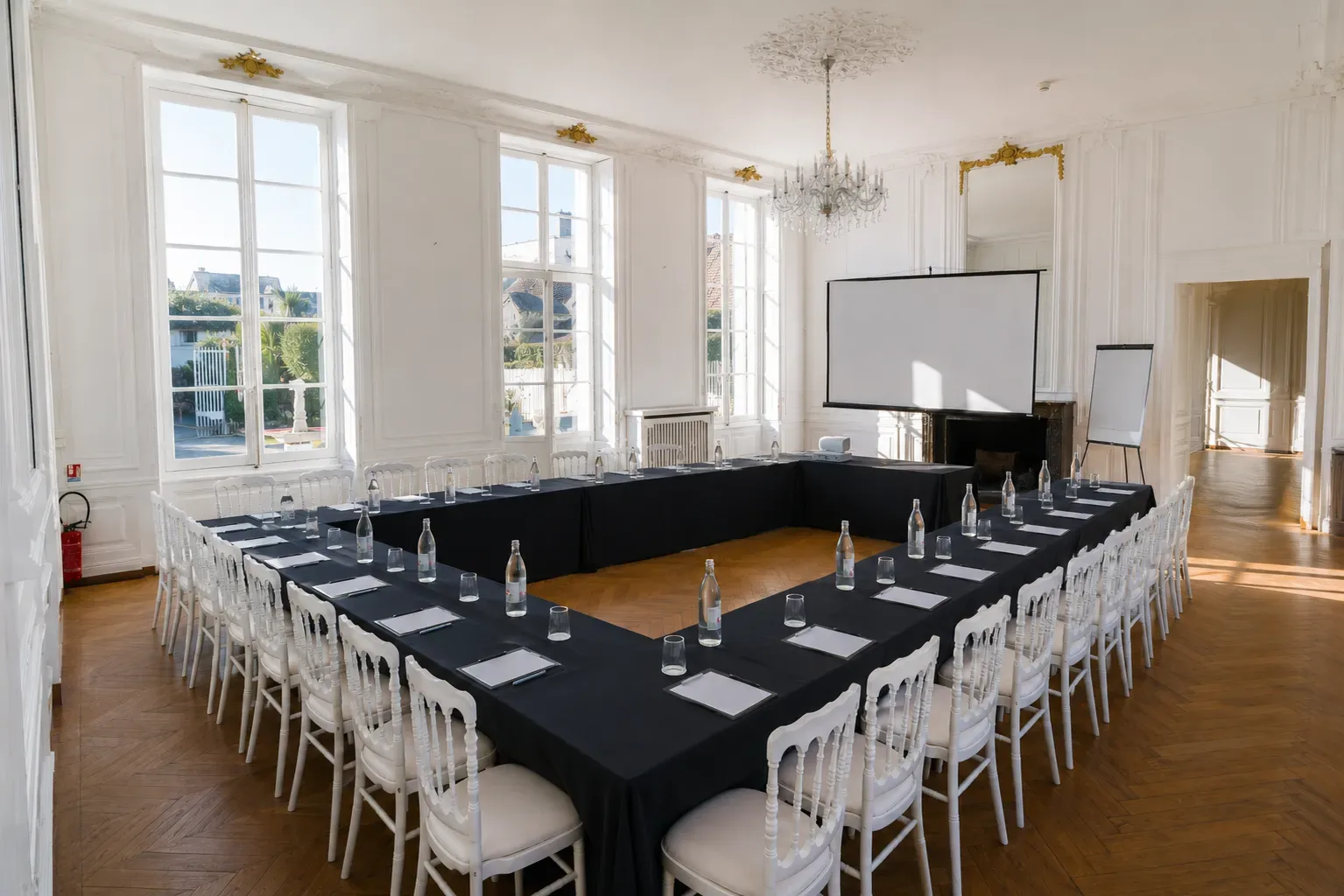 Séminaire au Domaine de l'Ardoise - salons communicants baignés de lumière